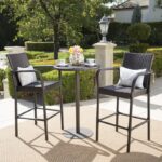 Waldhaus Round 2 - Person Outdoor Dining Set