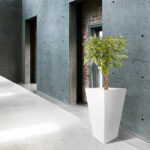 White Maiwenn 2-Piece Plastic Pot Planter Set (Set of 2) - Image 4